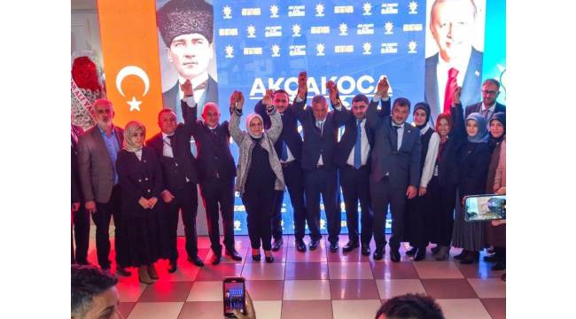 Burhan İşleyen, AK Parti Akçakoca 8. Olağan Kongresi'nde Yeniden Başkan Seçildi