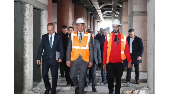 Vali Selçuk Aslan, Akçakoca 50 Yataklı İlçe Devlet Hastanesi İnşaatını İnceledi