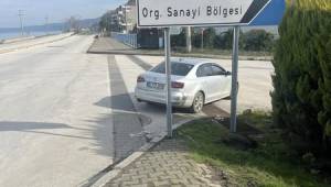 Akçakoca Ereğli Yolu Üzerine Organize Sanayi Bölgesi Yönlendirme Tabelaları Montajı Yapıldı