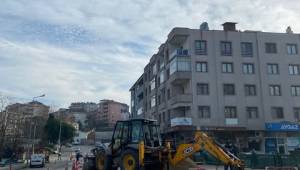 Merkez Camii Önünde Çöken Altyapı Hattı Revize Çalışması Başlatıldı